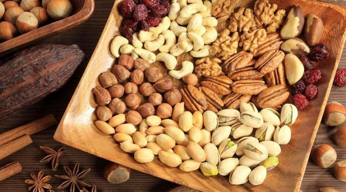 Hạt khô: Hạt khô còn rất giàu omega 3, axit béo, vitamin E và chất chống oxy hóa rất hữu ích trong việc cải thiện hệ miễn dịch. Ảnh: Internet.