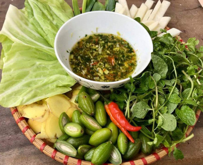 Theo phong tục của người Thái, món nhót xanh chấm chẩm chéo không thể ăn một mình, cứ phải túm tụm nhau lại, vừa ăn vừa trò chuyện mới “thi vị”. Ảnh: Internet. Video "Chế biến món ngon từ nấm đông cô". Nguồn: VTC.