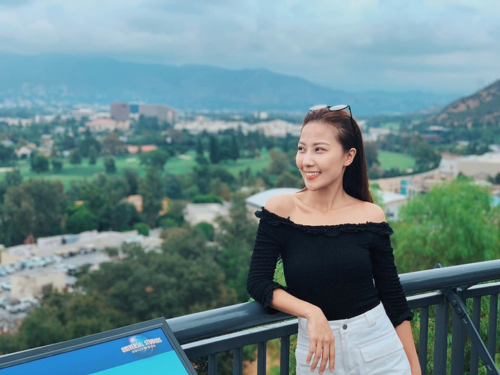 Ảnh đời thường năng động của MC thời tiết 9X.