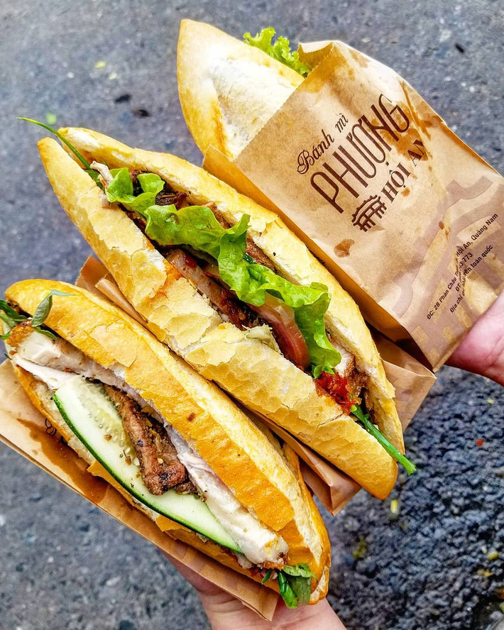 Với vị ngon đặc sắc, bánh mì phố Hội cũng nhiều lần xuất hiện nhiều trên các trang báo du lịch nước ngoài, nhận hàng nghìn lời khen tặng từ du khách trên các website du lịch hay mạng xã hội như TripAdvisor, Foursquare. Bởi lẽ, không chỉ các tiệm bánh mì nổi tiếng, đến bất kỳ quán ven đường nào ở Hội An, bạn vẫn có thể tìm thấy một ổ bánh mì ngon như vậy.