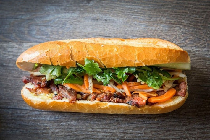 Đồng thời, món bánh mì này cũng xuất hiện gần 2 phút trên chương trình du lịch và ẩm thực Mỹ No Reservations. Điều này đã tạo nên sự nổi tiếng vươn tầm thế giới của bánh mì Phượng nói riêng và bánh mì Hội An nói chung.