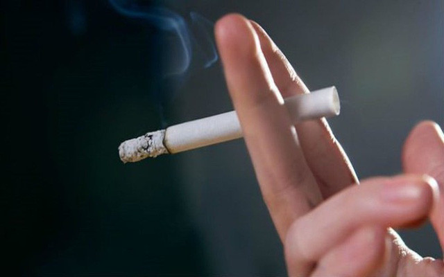 Không hút thuốc lá, rượu bia: Hút thuốc có thể gây ra rất nhiều các loại bệnh, như ung thư phổi, ung thư miệng, ung thư thực quản, ung thư thận và nhiều di chứng khác. Khi uống rượu, bia cơ thể sẽ tạo ra chất acetaldehyd, gây đột biến trong các tế bào gốc tạo máu, có khả năng gây ra ung thư. Ảnh: Internet.