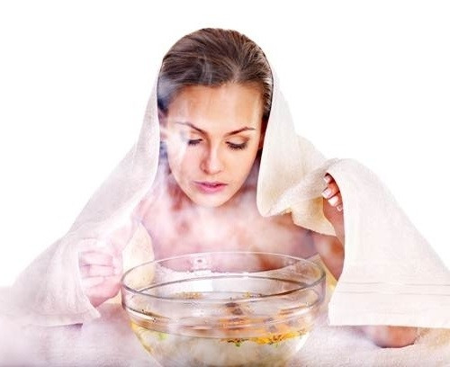 Lưu ý nếu chỉ muốn đào thải độc tố cho da, bạn chỉ cần xông 10 phút là được. Tuyệt đối không nên xông hơi quá lâu và nhiều lần vì chúng sẽ làm da mất nước, nhanh lão hóa. Ảnh: Internet. Video "Bí quyết làm đẹp của sao Việt". Nguồn: VTC14.