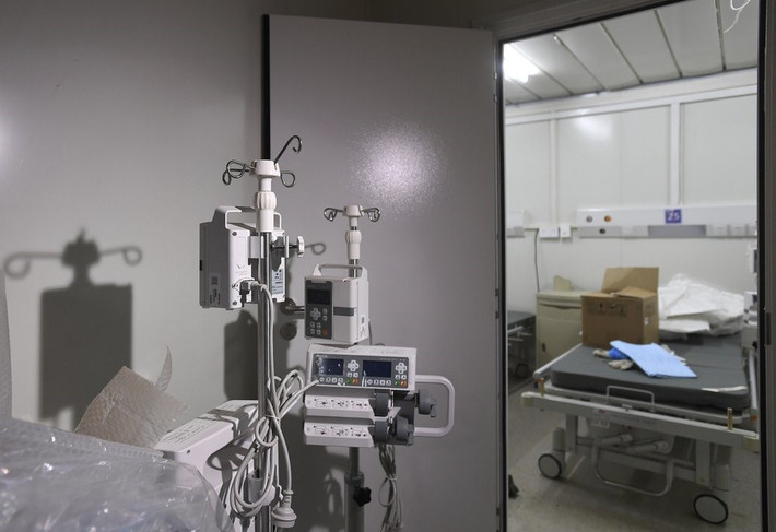 Các bác sĩ tại bệnh viện dã chiến chống virus Corona ở Vũ Hán có thể trao đổi trực tiếp với các chuyên gia thông qua hệ thống video trực tuyến liên kết với bệnh viện đa khoa PLA ở Bắc Kinh. Hệ thống này đã được lắp đặt trong vòng chưa đầy 12 giờ bởi một nhóm 20 thành viên của công ty viễn thông Vũ Hán.