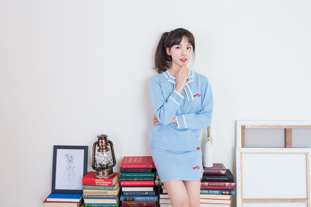 Kim Min Ah (sinh năm 1991), nữ MC mới của LCK là người dẫn chương trình bàn phân tích và phỏng vấn các tuyển thủ trong khuôn khổ giải đấu LCK Mùa xuân 2020.