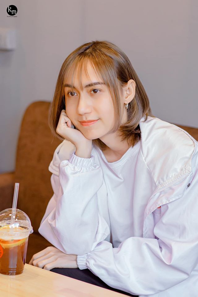 Sau khi tiêm botox giúp gương mặt trở nên đầy đặn hơn thì Lynk Lee tự tin "bung lụa" từ ăn mặc nữ tính đến để tóc dài, trang điểm điệu đà.