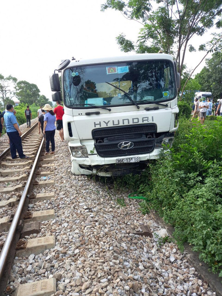 Hiện lực lượng chức năng đang tiếp tục điều tra làm rõ nguyên nhân vụ tai nạn.
