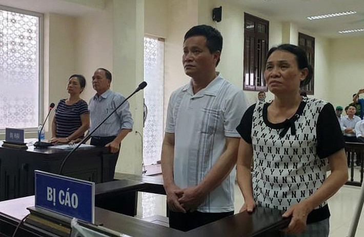 Trước đó, ngày 11/5/2020, TAND Cấp cao tại Hà Nội xét xử phúc thẩm vụ án Lạm dụng tín nhiệm chiếm đoạt tài sản liên quan vợ chồng ông Nguyễn Văn Lẫm (58 tuổi, Giám đốc Công ty TNHH Lâm Quyết) và vợ Phạm Thị Quyết.