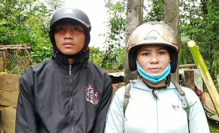 Vượt hàng chục km đường đèo sạt lở trở về nhà, nam sinh Hồ Văn Hải (học sinh lớp 10) Trường Phổ thông dân tộc nội trú Nam Trà My khóc nghẹn quỳ xuống nơi từng là nhà em gào lớn: “Ba mẹ ơi, con về rồi...”. Hải đã mất 8 người thân trong nhà, gồm bố mẹ, hai em trai ruột, anh rể và các chú bác. Lực lượng cứu hộ tìm thấy ba Hải chiều hôm qua, ông được chôn cất tại đồi Quế cách hiện trường chỉ vài trăm mét. Mẹ Hải cùng 6 người thân khác vẫn đang mất tích.