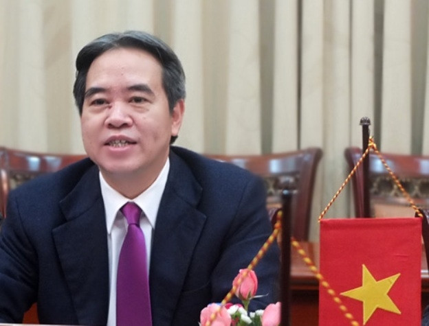 Trong quá trình kiểm điểm, ông Nguyễn Văn Bình đã nhận trách nhiệm về những vi phạm, khuyết điểm và tự nhận hình thức kỷ luật. Xét bối cảnh tình hình, nội dung, tính chất, mức độ, hậu quả, nguyên nhân vi phạm và quá trình công tác, đóng góp của đồng chí đối với Đảng, Nhà nước; căn cứ Quy định số 102-QĐ/TW, ngày 15/11/2017 của Bộ Chính trị về xử lý kỷ luật đảng viên vi phạm, Bộ Chính trị đã quyết định thi hành kỷ luật ông Nguyễn Văn Bình bằng hình thức cảnh cáo.