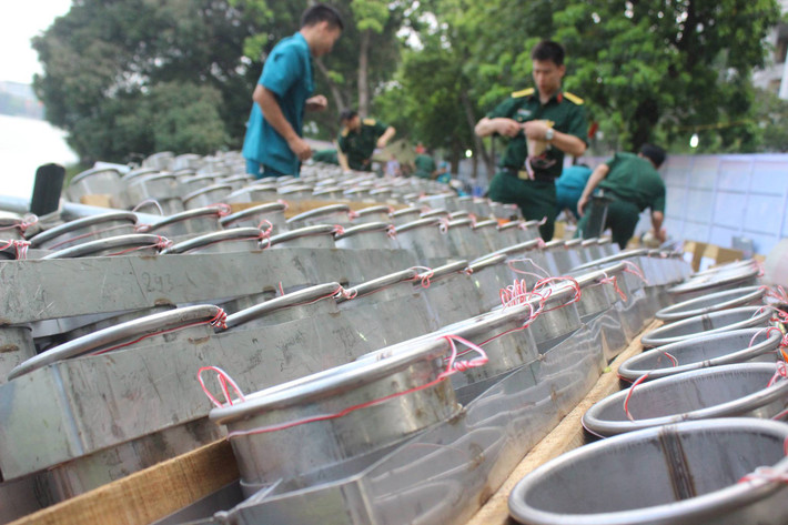 5 điểm được UBND TP Hà Nội phê duyệt bắn pháo hoa gồm: Hồ Hoàn Kiếm, với hai điểm trước Bưu điện Hà Nội và trước trụ sở Báo Hà Nội mới; Công viên Thống Nhất quận Hai Bà Trưng; Hồ Văn Quán, quận Hà Đông; Sân vận động Quốc gia Mỹ Đình, quận Nam Từ Liêm và Khu vực trung tâm vườn hoa, thị xã Sơn Tây.