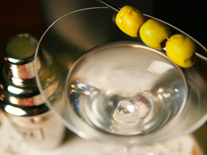 Cựu Tổng thống Gerald Ford luôn có thói quen uống rượu Martini vào mỗi bữa trưa.