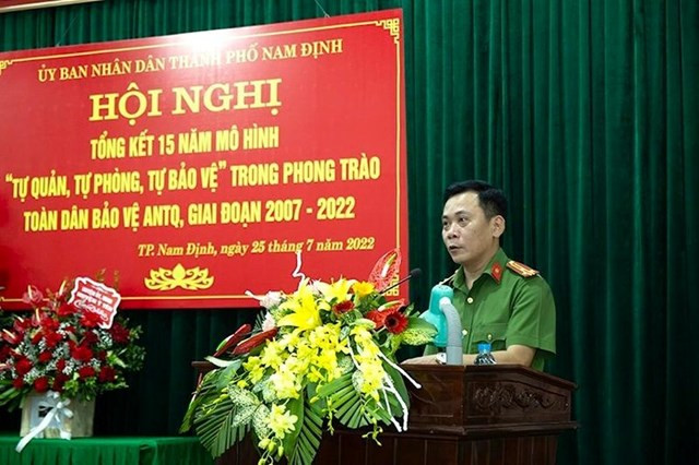 Trưởng Công an TP Nam Định qua đời ở tuổi 43: Ngày 12/11, Công an tỉnh Nam Định đã thông báo tin buồn liên quan đến tang lễ Trưởng Công an TP Nam Định. Tối 11/11, Thượng tá Đặng Đức Hảo (43 tuổi) - Trưởng Công an TP Nam Định có dấu hiệu sức khỏe không tốt và được gia đình đưa đi cấp cứu tại Bệnh viện đa khoa tỉnh Nam Định. Mặc dù được các y bác sĩ tận tình cứu chữa nhưng Thượng tá Hảo đã tử vong sau đó. Nguyên nhân ban đầu xác định Thượng tá Hảo tử vong do bệnh lý.