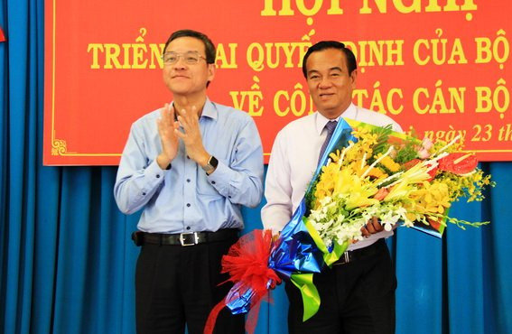 Kết luận điều tra cho biết, trong quá trình tham gia và trúng thầu tại dự án, Nhàn đã trực tiếp đưa tiền và chỉ đạo Trần Mạnh Hà, Phó Tổng Giám đốc AIC đưa cho ông Trần Đình Thành 6 lần với tổng số tiền 14,5 tỷ đồng; đưa cho ông Đinh Quốc Thái 14 lần với tổng số tiền 14,5 tỷ đồng; đưa cho Phan Huy Anh Vũ 6 lần với tổng số tiền 14,8 tỷ đồng vì đã giúp đỡ, tạo điều kiện cho Công ty AIC trúng thầu, ký hợp đồng, nghiệm thu, thanh quyết toán tại các gói thầu...