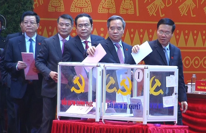 Số lượng Ủy viên Ban Chấp hành Trung ương khóa XIII là 200 Ủy viên, trong đó có 180 Ủy viên chính thức, 20 Ủy viên dự khuyết. Nội dung này đã được Đại hội thông qua ngày 28/1.
