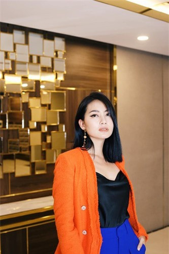 Bà xã Thanh Bình khoe style cực chất và thời thượng.