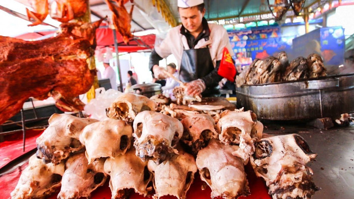 Không nhiều người đủ can đảm để thưởng thức món ăn khá độc đáo này.