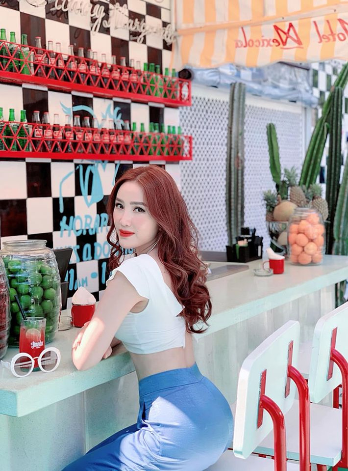 Các kiểu áo croptop ôm sát giúp khoe hình thể quyến rũ của Bảo Thy.