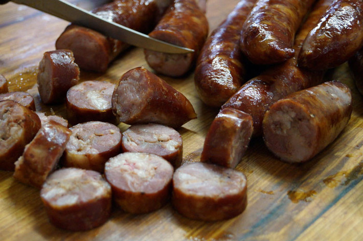 Andouille (Pháp) là một loại xúc xích được làm từ ruột và dạ dày lợn. Đôi khi có bổ sung thêm những bộ phận khác như thịt cổ, vú, thịt thủ hoặc nội tạng lợn. Hai địa danh được cho là chuyên sản xuất món andouille đích thực là Normandy và Brittany.