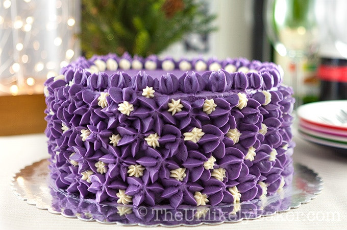 Bánh Ube Halaya: Một trong những món bánh được làm từ khoai lang tím chính là bánh Ube Halaya có một màu đặc trưng tím ngắt rất đẹp mắt.