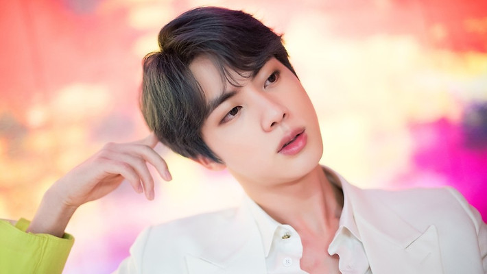 Nâu sáng cũng là tông màu được anh ưa chuộng nhất vì vừa thời thượng, vừa dễ mặc đồ. Ảnh: Internet. Video "Bí quyết làm đẹp của sao Việt". Nguồn: VTC.