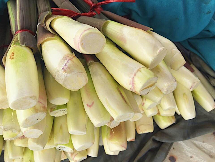 Củ niễng vị hơi ngọt, có thể chế biến thành nhiều món ngon đơn giản mà bổ dưỡng, góp phần hấp dẫn thêm cho mâm cơm ngày se lạnh.
