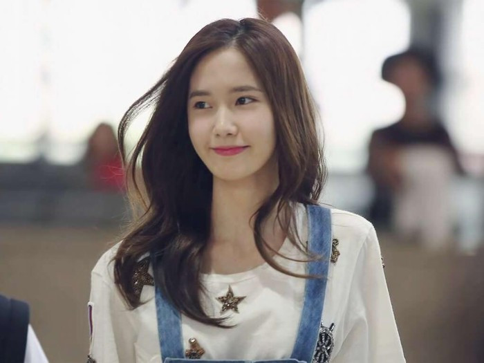 Luôn chú trọng dùng dưỡng ẩm: Do sở hữu làn da khô nên Yoona thường chọn lựa các sản phẩm dưỡng da giàu độ ẩm.