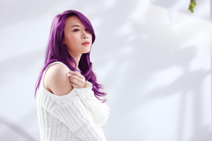 Mỹ Tâm cũng từng “lột xác” thành công với mái tóc tím cực trẻ trung và thời thượng.