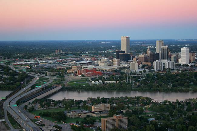 Ứng viên nộp đơn phải là người làm từ xa toàn thời gian hoặc làm tự do ngoài bang Oklahoma, đủ điều kiện làm việc tại Mỹ. Một trang tin ở Mỹ cho hay, điều đó có nghĩa nếu có một công việc ở Tulsa thì không đủ điều kiện nộp đơn.