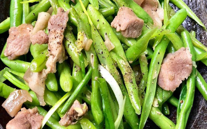 Trong đậu cô ve có chứa độc tố Saponin. Nếu rau không được nấu chín, chất saponin trong đậu sẽ kích thích mạnh hệ tiêu hóa gây ngộ độc và các triệu chứng viêm đường tiêu hóa.
