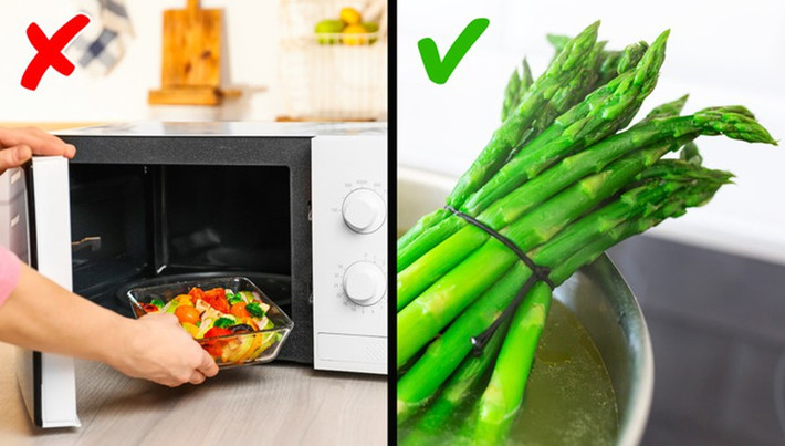 Không bao giờ được nấu chín măng tây bằng lò vi sóng, bởi điều này sẽ làm mất đi hàm lượng vitamin C có trong măng tây. Cách tốt nhất để nấu măng tây là hấp hoặc chiên.