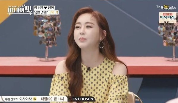Mỗi khi đi cùng chồng, nàng hậu xứ Hàn thường cố gắng mặc đơn giản, nữ tính nhất có thể.