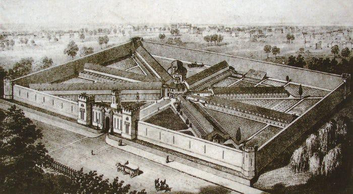 “Khi tôi bước qua sảnh chính, tôi được phát cho một tấm bản đồ nói về cách bố trí phức tạp bên trong nhà tù”, Frank Olito cho biết.