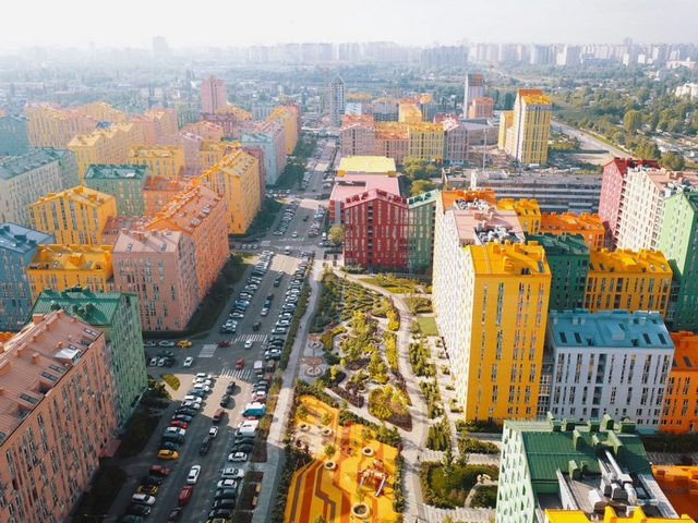 Hiện tại, tổng cộng toàn thị trấn mới đã có hơn 20.000 cư dân.