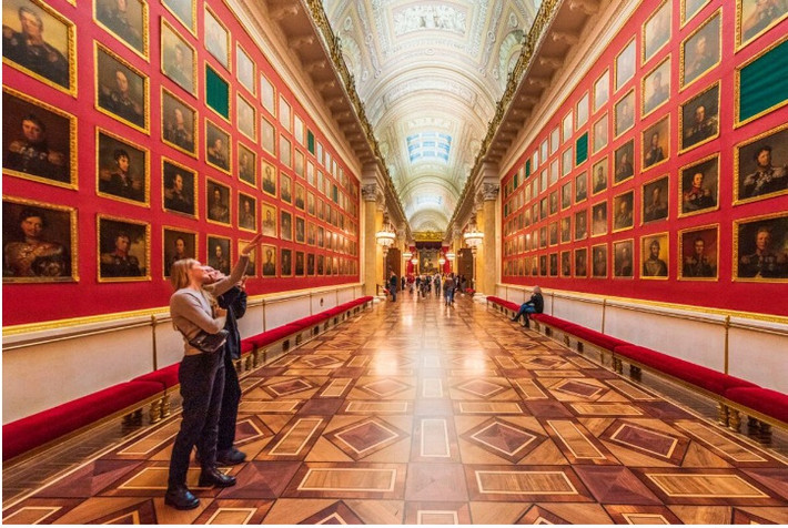 Cung điện Mùa đông ngày nay có Bảo tàng Hermitage. Theo RBTH, Hermitage là bảo tàng lớn nhất và được ghé thăm nhiều nhất của đất nước và là nơi lưu giữ những đồ vật vô giá của nghệ thuật phương Tây và Nga.