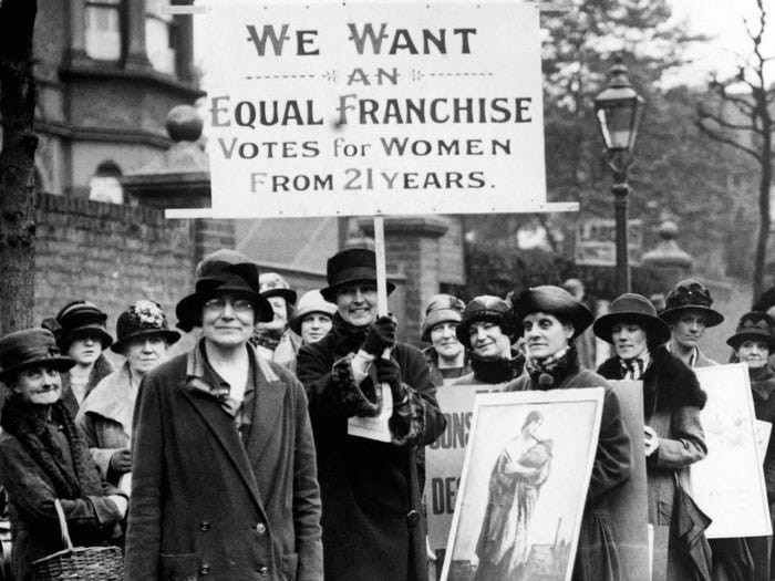 Phụ nữ ở London (Anh) cũng biểu tình đòi quyền bầu cử năm 1920.