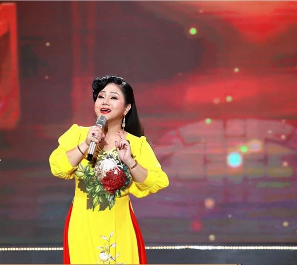Nữ ca sĩ được khán giả trong nước và hải ngoại yêu mến. Ở thời kỳ đỉnh cao, Ngọc Ánh chạy show kín mít, tiền được đổ ra giữa nhà cho 4, 5 người ngồi cột lại từng bó, bỏ vào tủ vì không có thời gian đếm.