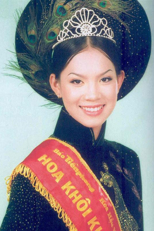 Trong đêm chung kết cuộc thi Hoa hậu Việt Nam 2002 nhiều người dự đoán cô có thể đoạt ngôi vị cao nhất nhưng cuối cùng Hoàng Oanh chỉ đạt Á hậu 1.