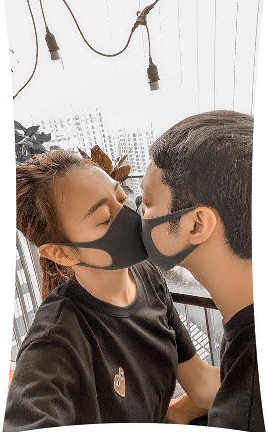 Gần đây, diễn viên Phương Oanh thường xuyên chia sẻ những hình ảnh tình tứ bên bạn trai. Cô không giấu niềm hạnh phúc khi tìm được nửa kia phù hợp sau nhiều lần trắc trở tình cảm.