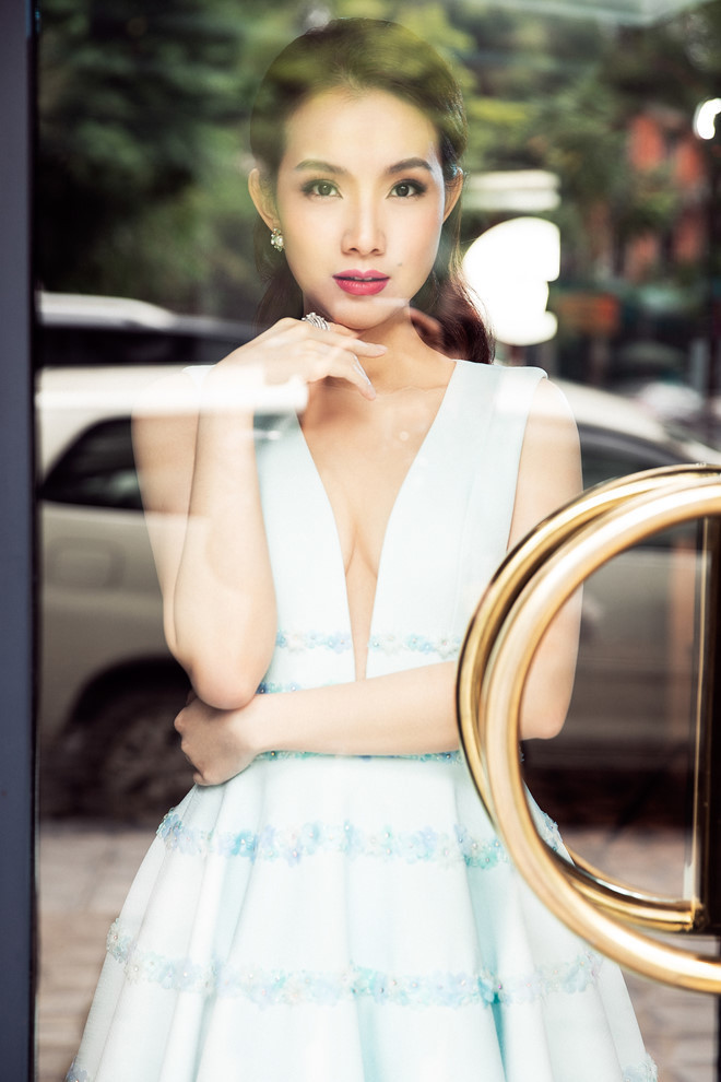 Thùy Lâm chỉ thỉnh thoảng tham gia những sự kiện thời trang của bạn bè thân thiết.