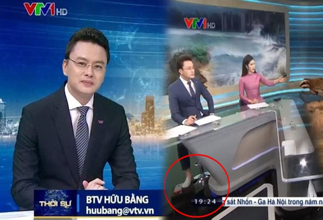 Đôi khi, một số hình ảnh thực tế vô tình bị "lọt" sóng do góc máy quay rộng, khiến khán giả càng hiểu rõ hơn về công việc của các biên tập viên truyền hình. BTV Thời sự Hữu Bằng từng gặp sự cố lộ bàn chân trần khi dẫn bản tin hồi cuối tháng 12 năm ngoái. Ảnh: Chụp màn hình.
