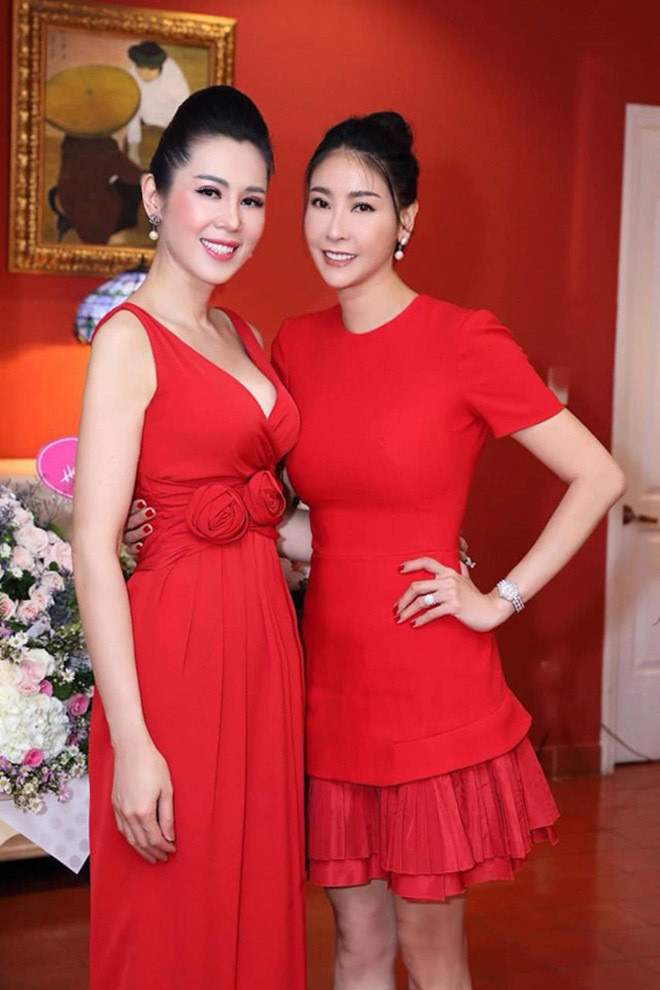 Trên trang cá nhân dù không chia sẻ nhiều hình ảnh nhưng có thể thấy Vi Thị Đông vẫn xuất hiện bên những người bè trong showbiz.