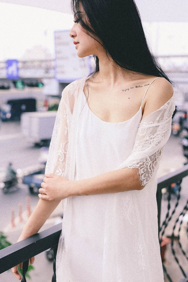 Mỗi ngày cô đều lựa chọn làm những điều khiến mình vui vẻ như đọc sách, làm bánh, tập thể dục thể thao.
