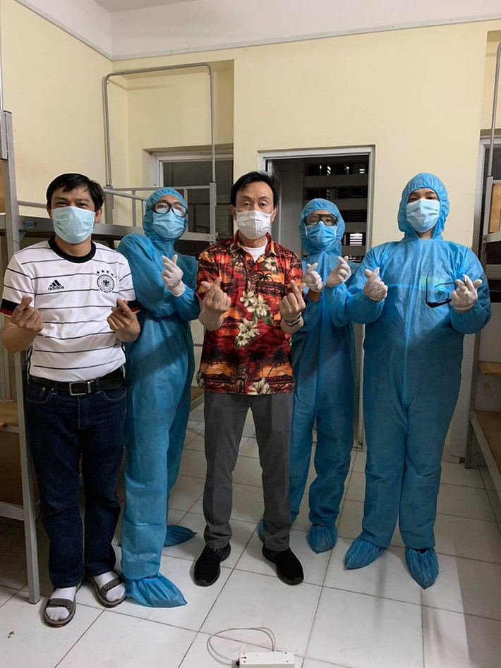 Chí Tài mới khoe ảnh đã hoàn thành 14 ngày cách ly tập trung. Anh viết: "Vậy là đã 11 ngày, từ lúc Chí Tài từ trại cách ly về đến nhà. Cảm ơn mọi người đã quan tâm đến Chí Tài và cảm ơn các y bác sĩ, các nhân viên phục vụ và toàn bộ những người tham gia tuyến đầu phục vụ công tác chống COVID-19, đã hy sinh hết mình vì mỗi người dân, cùng nhau đẩy lùi dịch COVID-19". Đây cũng là hình ảnh hiếm hoi Chí Tài đăng về khu cách ly.