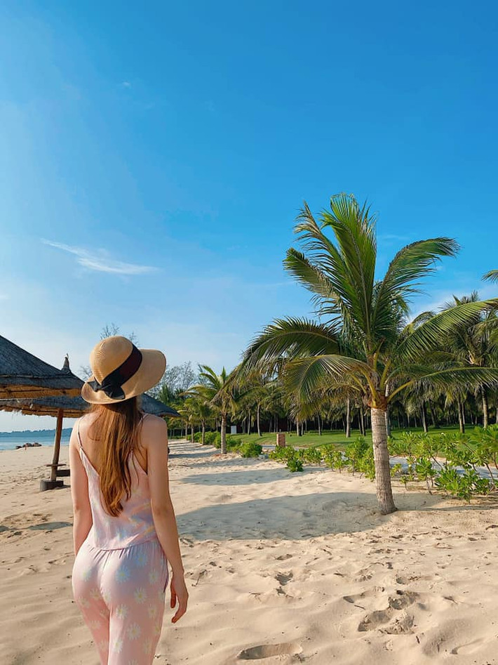 "Bà mẹ đơn thân" sở hữu vóc dáng vô cùng nóng bỏng, đặc biệt là vòng 3 tuyệt đẹp.