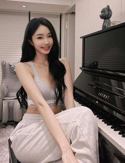 Nữ thần âm nhạc Hoàng Thượng Yến là một trong những hot girl Đài Loan nổi tiếng. Cô nàng gây ấn tượng nhờ vẻ xinh đẹp thu hút và thân hình cực phẩm của mình. (Nguồn ảnh: IG)