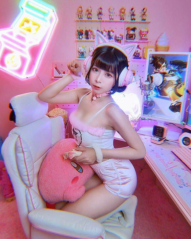 Tuy nhiên, cô nàng vẫn luôn nhận được sự ưu ái của mọi người vì họ cho rằng Triệu Vũ Kiều gợi cảm mà không phản cảm.