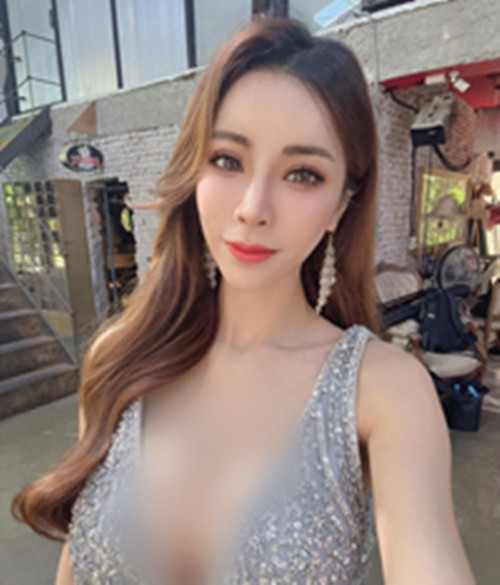 Ngoài khuôn mặt đẹp và dáng chuẩn, Angel Liya còn có làn da trắng như tuyết không tì vết.