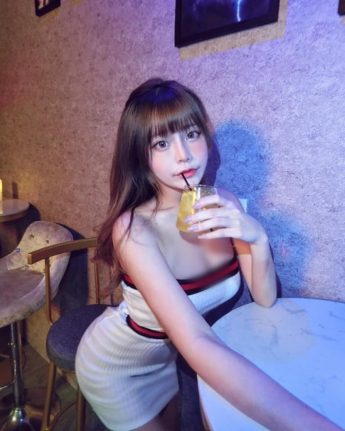 Là một trong những hot girl quyến rũ có tiếng, cô nàng chưa bao giờ ngại ngùng khi diện những set đồ thiếu vải.
