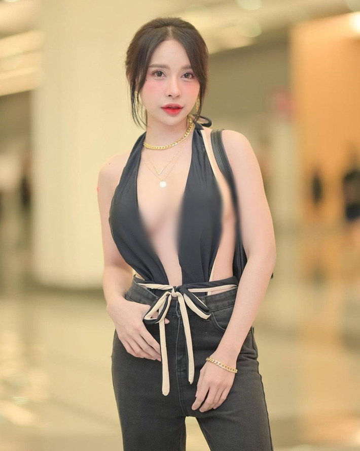 Ngay sau đó, danh tính của hot girl bán lẩu được tìm ra, đó là Thanaporn Onseng, một trong những hot girl thế hệ mới của xứ sở chùa vàng.